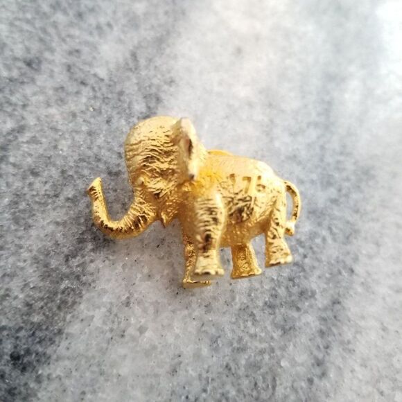 Vintage Little Gold Tone Elephant Lapel Pin, Brooch, Estate - Picture 1 of 5